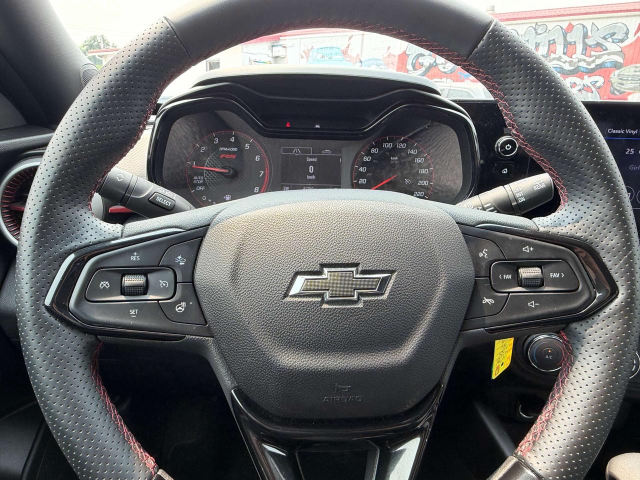 2025 Chevrolet Trax RS, REMOTE START, HEATED SEATS, BACK UP CAMERA! Photo