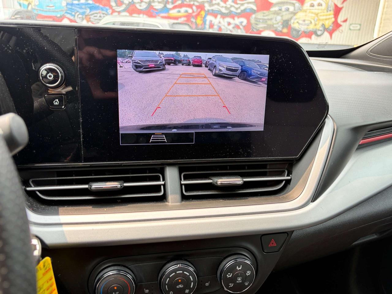 2025 Chevrolet Trax RS, REMOTE START, HEATED SEATS, BACK UP CAMERA! - Photo #17