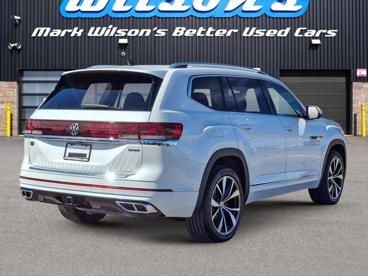 2024 Volkswagen Atlas Execline R-Line AWD | Leather | Pano Sunroof | Heated Seats + Steering | 360 Cam | and More ! Photo