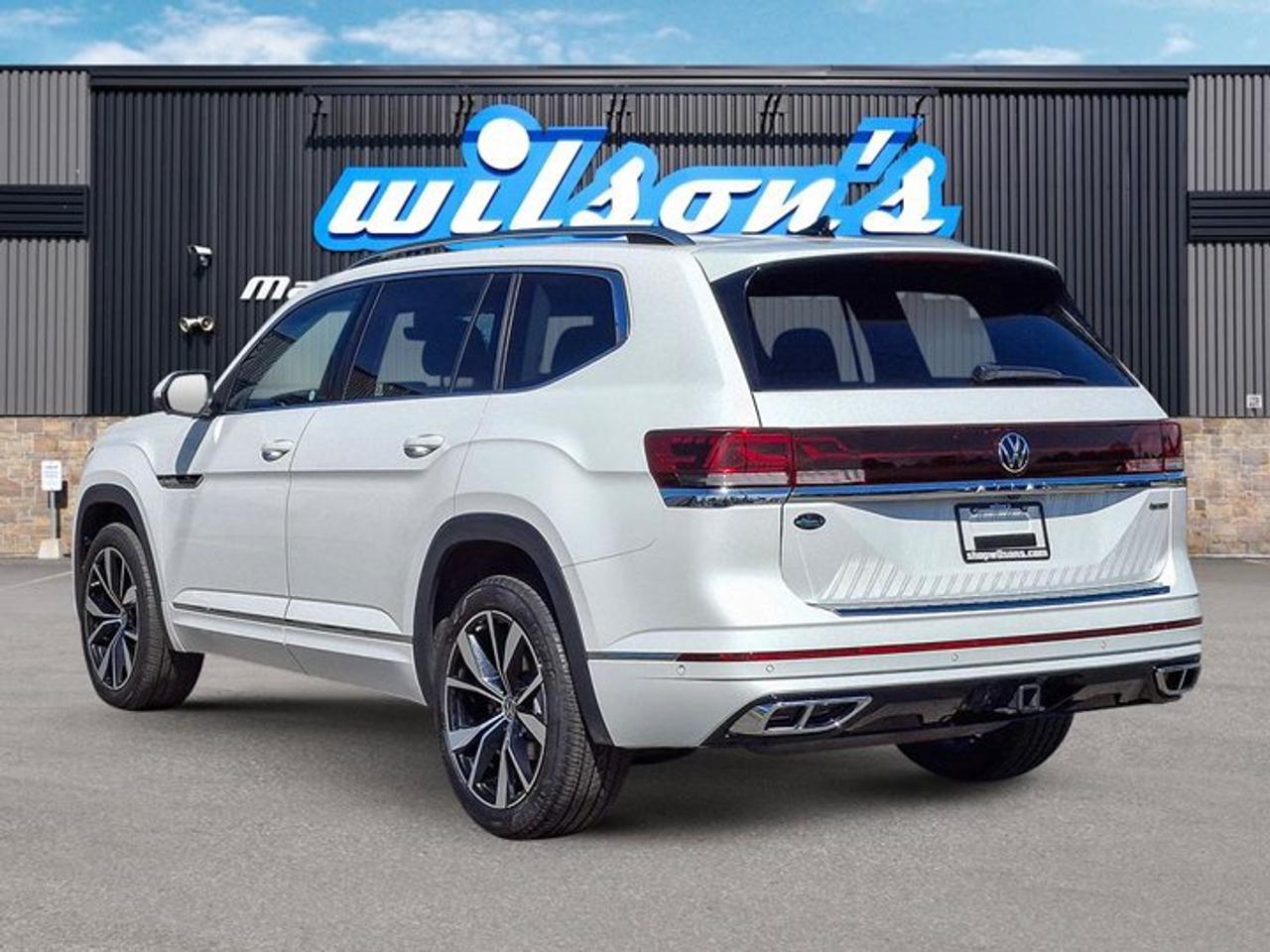 2024 Volkswagen Atlas Execline R-Line AWD | Leather | Pano Sunroof | Heated Seats + Steering | 360 Cam | and More ! Photo