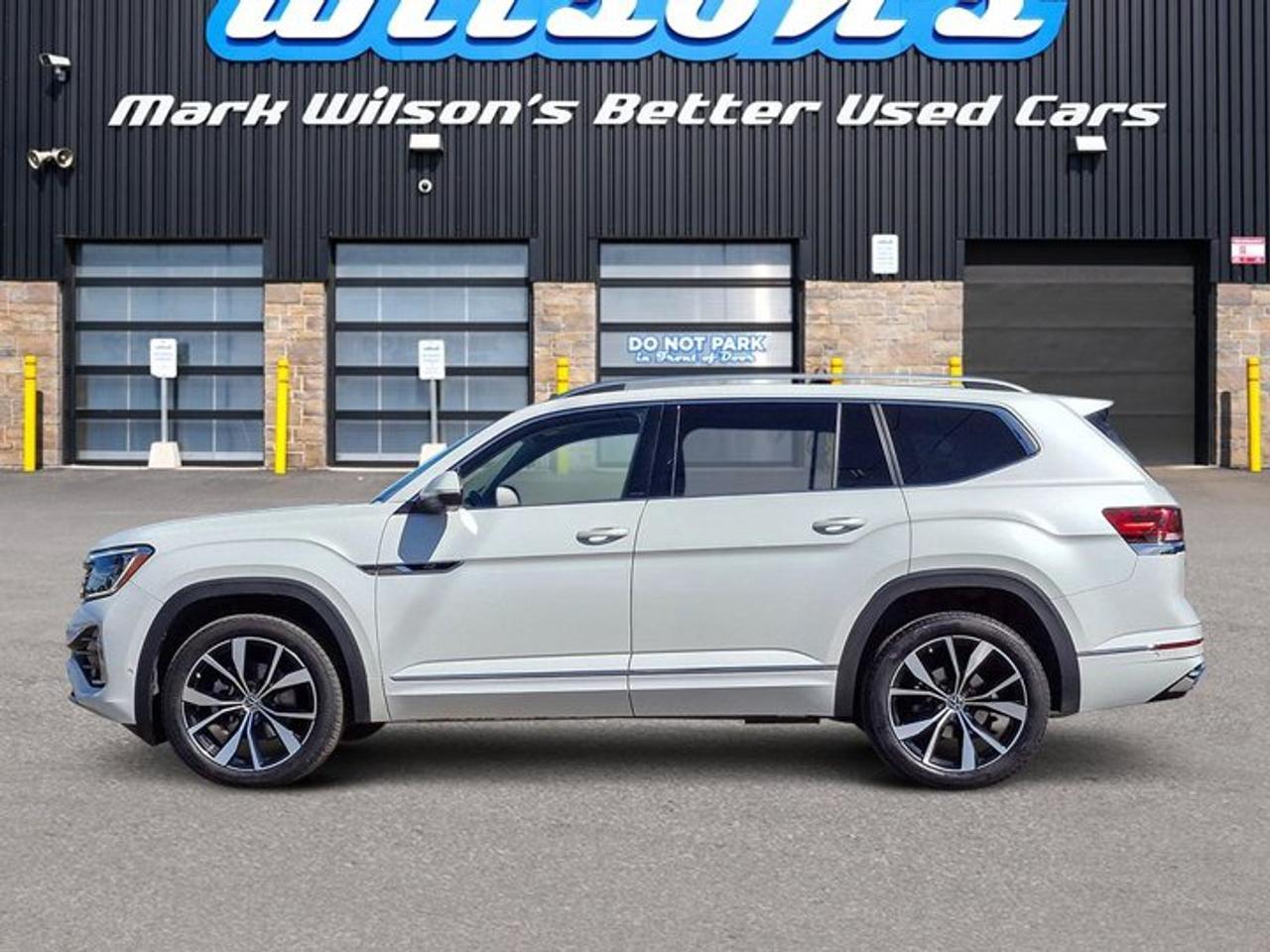 2024 Volkswagen Atlas Execline R-Line AWD | Leather | Pano Sunroof | Heated Seats + Steering | 360 Cam | and More ! Photo