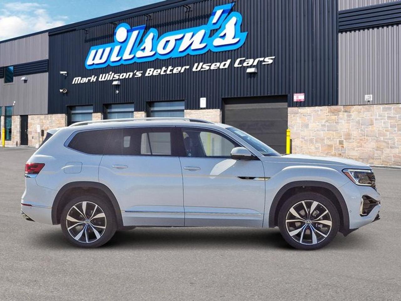 2024 Volkswagen Atlas Execline R-Line AWD | Leather | Pano Sunroof | Heated Seats + Steering | 360 Cam | and More ! Photo