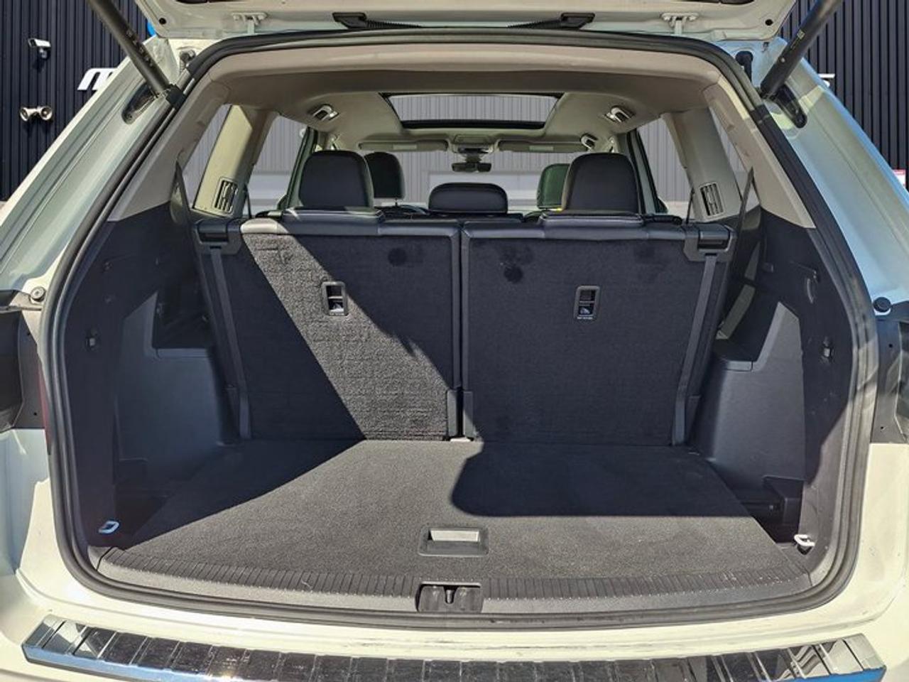 2024 Volkswagen Atlas Execline R-Line AWD | Leather | Pano Sunroof | Heated Seats + Steering | 360 Cam | and More ! Photo