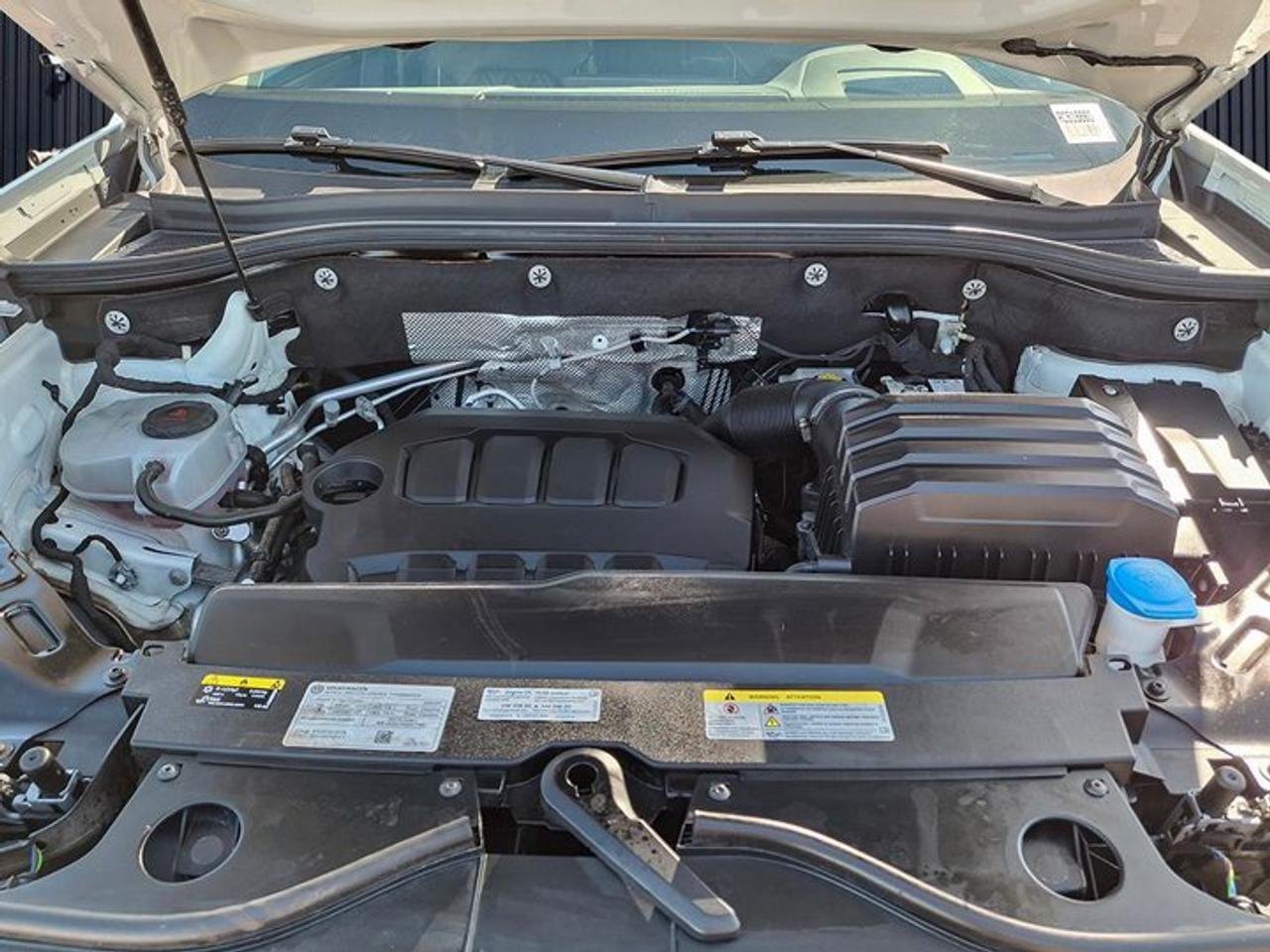 2024 Volkswagen Atlas Execline R-Line AWD | Leather | Pano Sunroof | Heated Seats + Steering | 360 Cam | and More ! Photo
