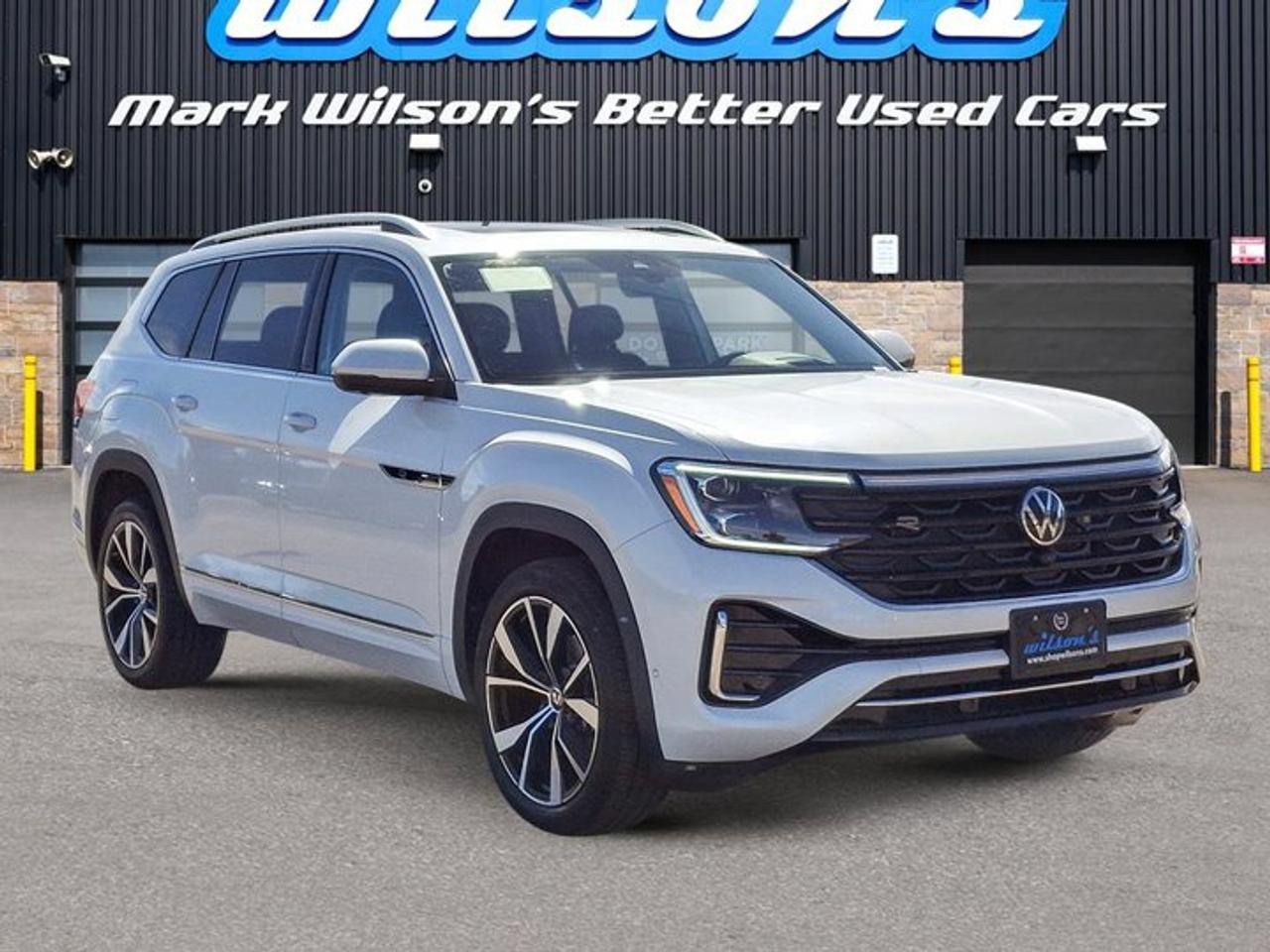 2024 Volkswagen Atlas Execline R-Line AWD | Leather | Pano Sunroof | Heated Seats + Steering | 360 Cam | and More ! Photo