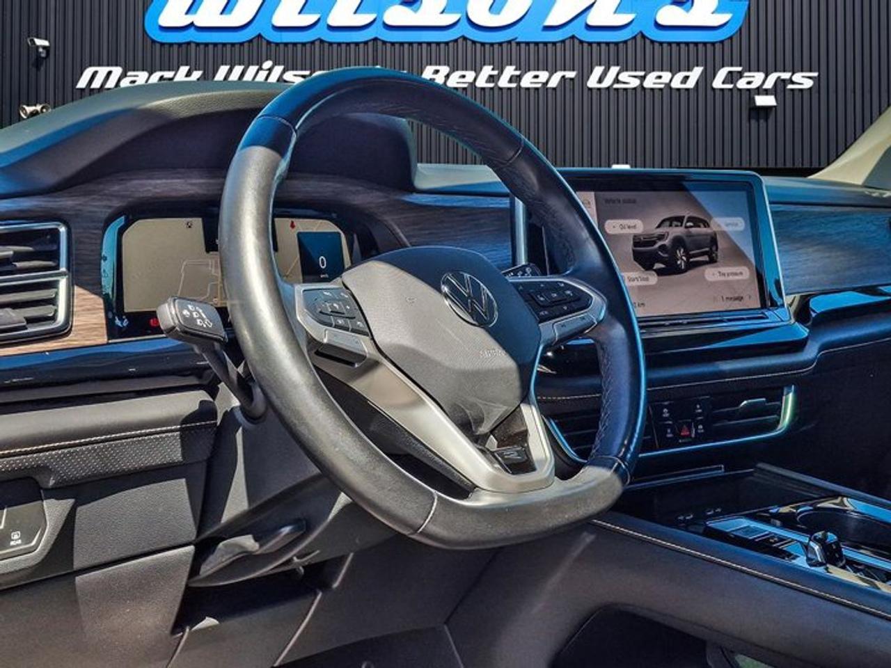 2024 Volkswagen Atlas Execline R-Line AWD | Leather | Pano Sunroof | Heated Seats + Steering | 360 Cam | and More ! Photo