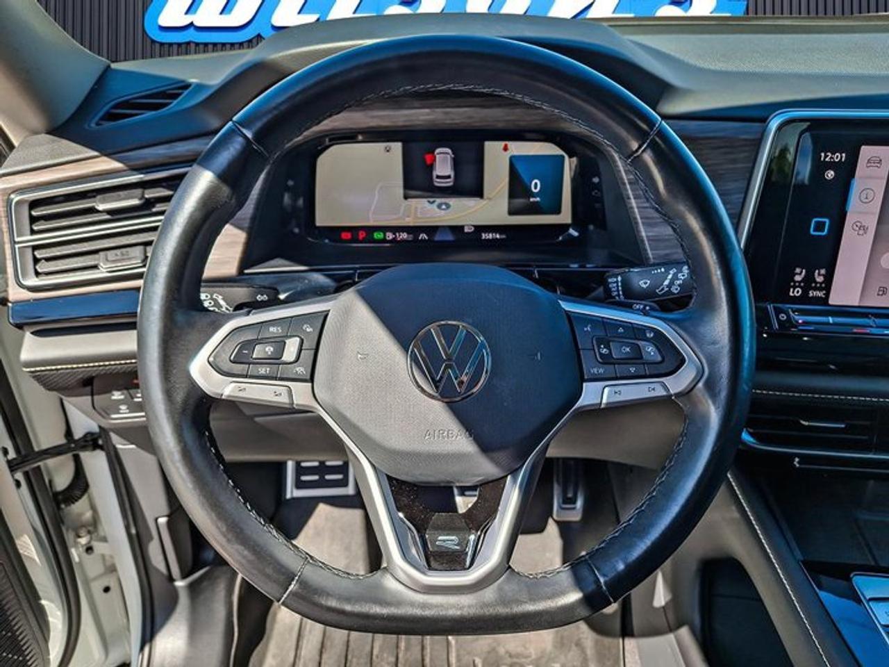 2024 Volkswagen Atlas Execline R-Line AWD | Leather | Pano Sunroof | Heated Seats + Steering | 360 Cam | and More ! Photo
