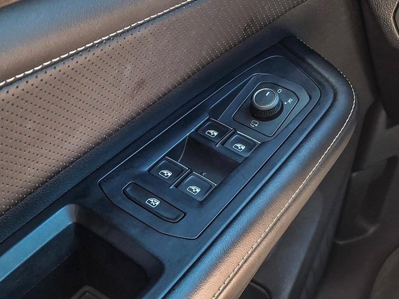 2024 Volkswagen Atlas Execline R-Line AWD | Leather | Pano Sunroof | Heated Seats + Steering | 360 Cam | and More ! Photo
