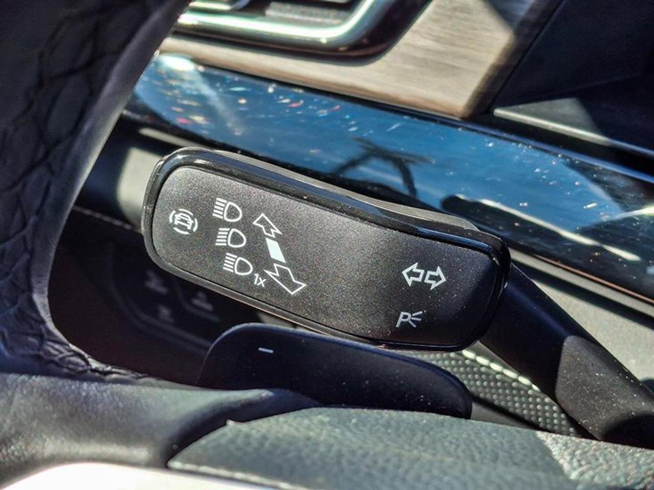 2024 Volkswagen Atlas Execline R-Line AWD | Leather | Pano Sunroof | Heated Seats + Steering | 360 Cam | and More ! Photo