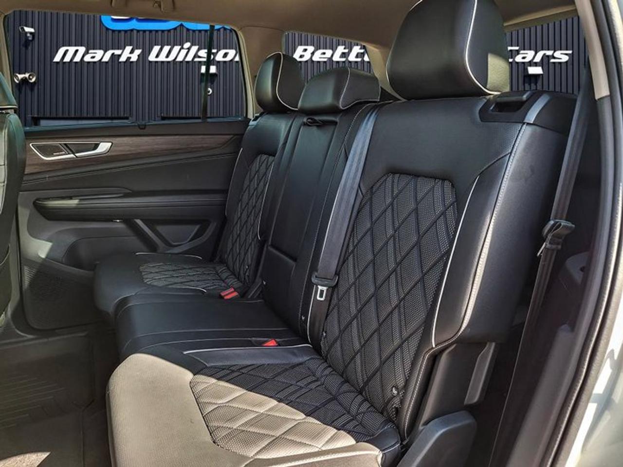 2024 Volkswagen Atlas Execline R-Line AWD | Leather | Pano Sunroof | Heated Seats + Steering | 360 Cam | and More ! Photo