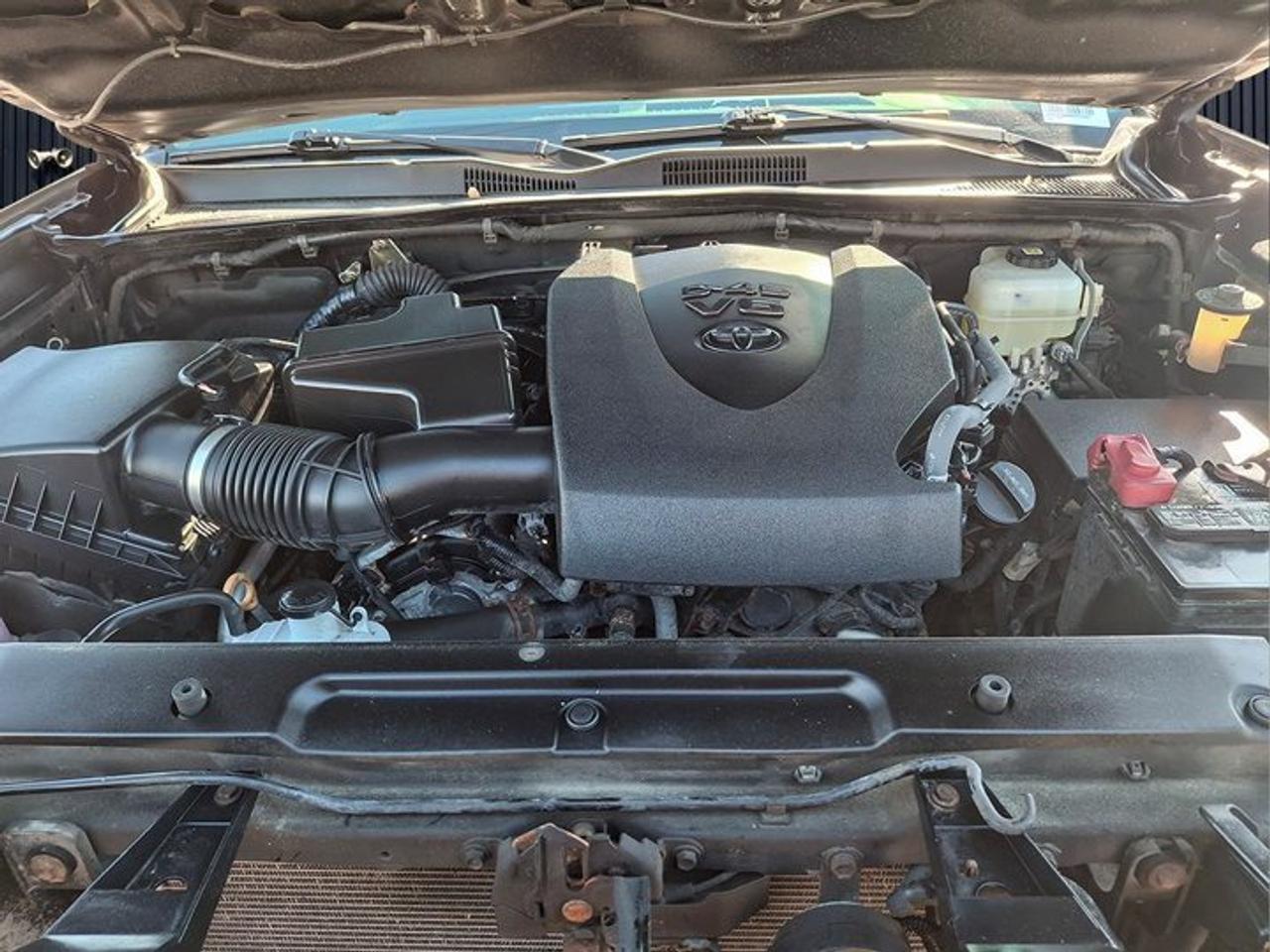 2022 Toyota Tacoma TRD Off-Road Access Cab 4X4 | 6-Speed Manual | V6 | Power Seat | CarPlay + Android | and More ! Photo
