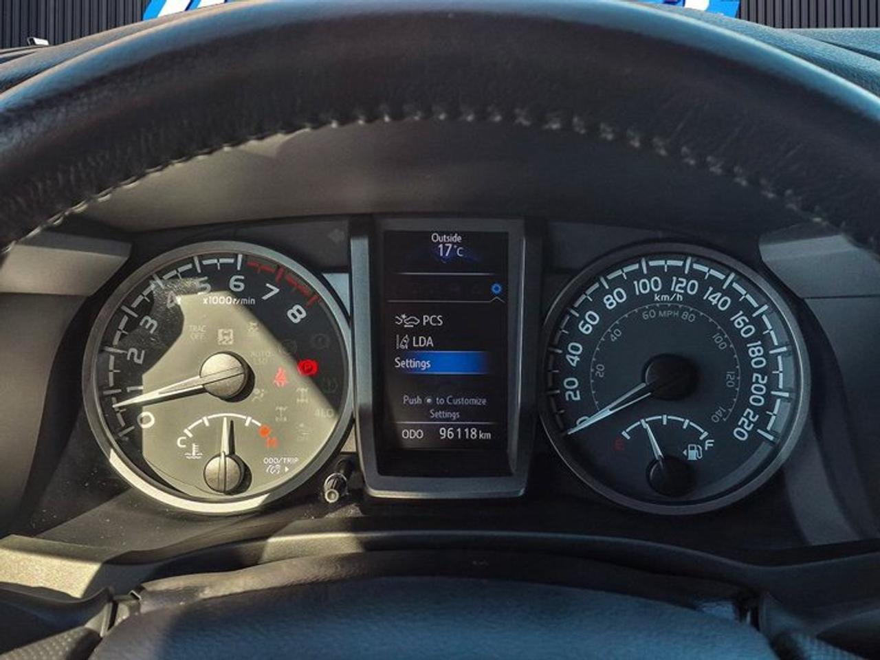 2022 Toyota Tacoma TRD Off-Road Access Cab 4X4 | 6-Speed Manual | V6 | Power Seat | CarPlay + Android | and More ! Photo
