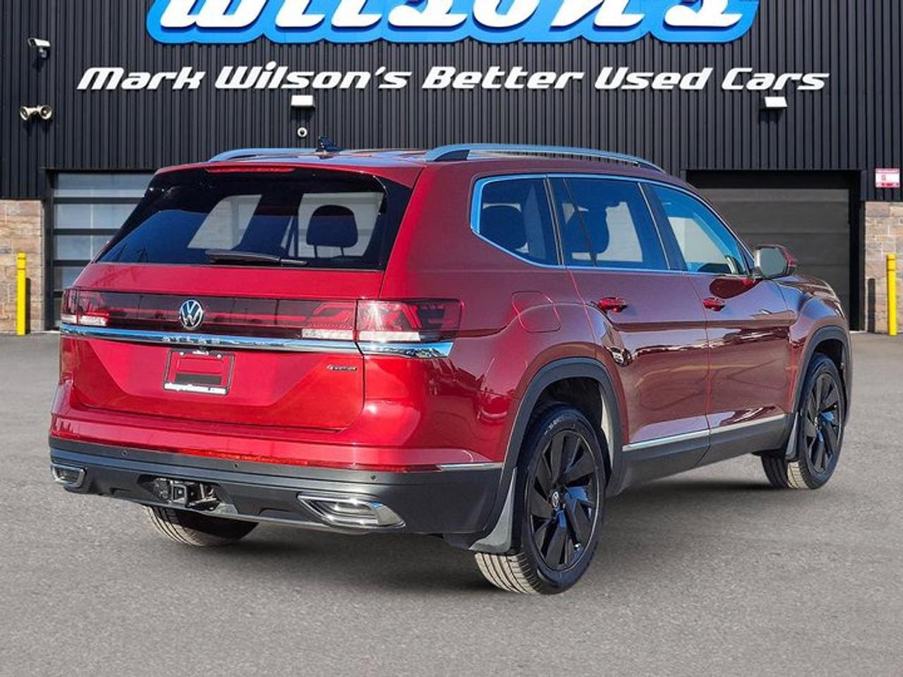 2024 Volkswagen Atlas Highline AWD | Leather | Pano Sunroof | Black Alloys | Captain Chairs | Vented Seats | and More ! Photo