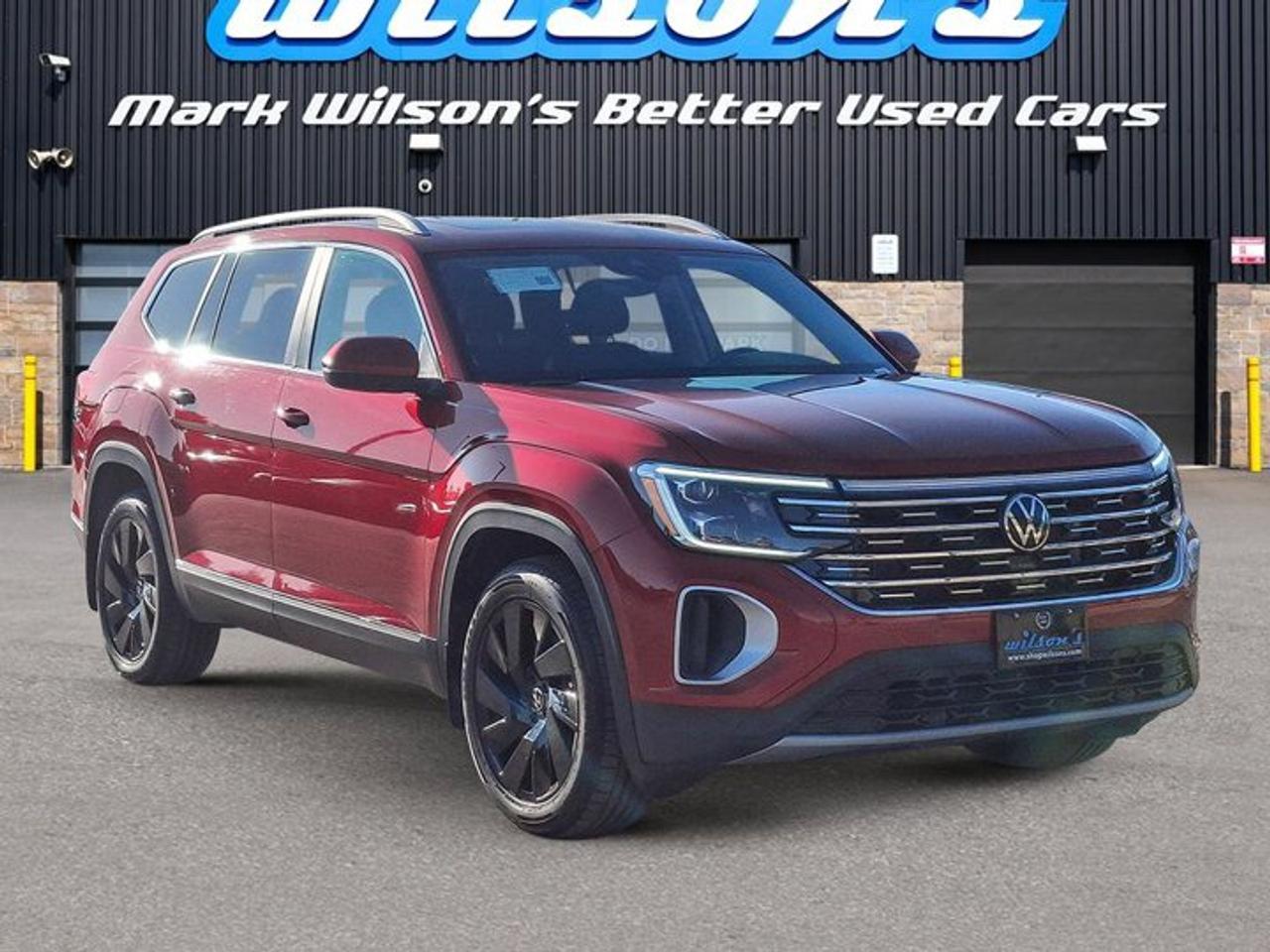 2024 Volkswagen Atlas Highline AWD | Leather | Pano Sunroof | Black Alloys | Captain Chairs | Vented Seats | and More ! Photo