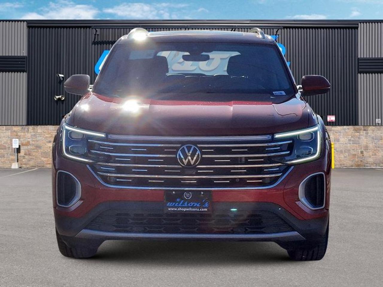 2024 Volkswagen Atlas Highline AWD | Leather | Pano Sunroof | Black Alloys | Captain Chairs | Vented Seats | and More ! Photo