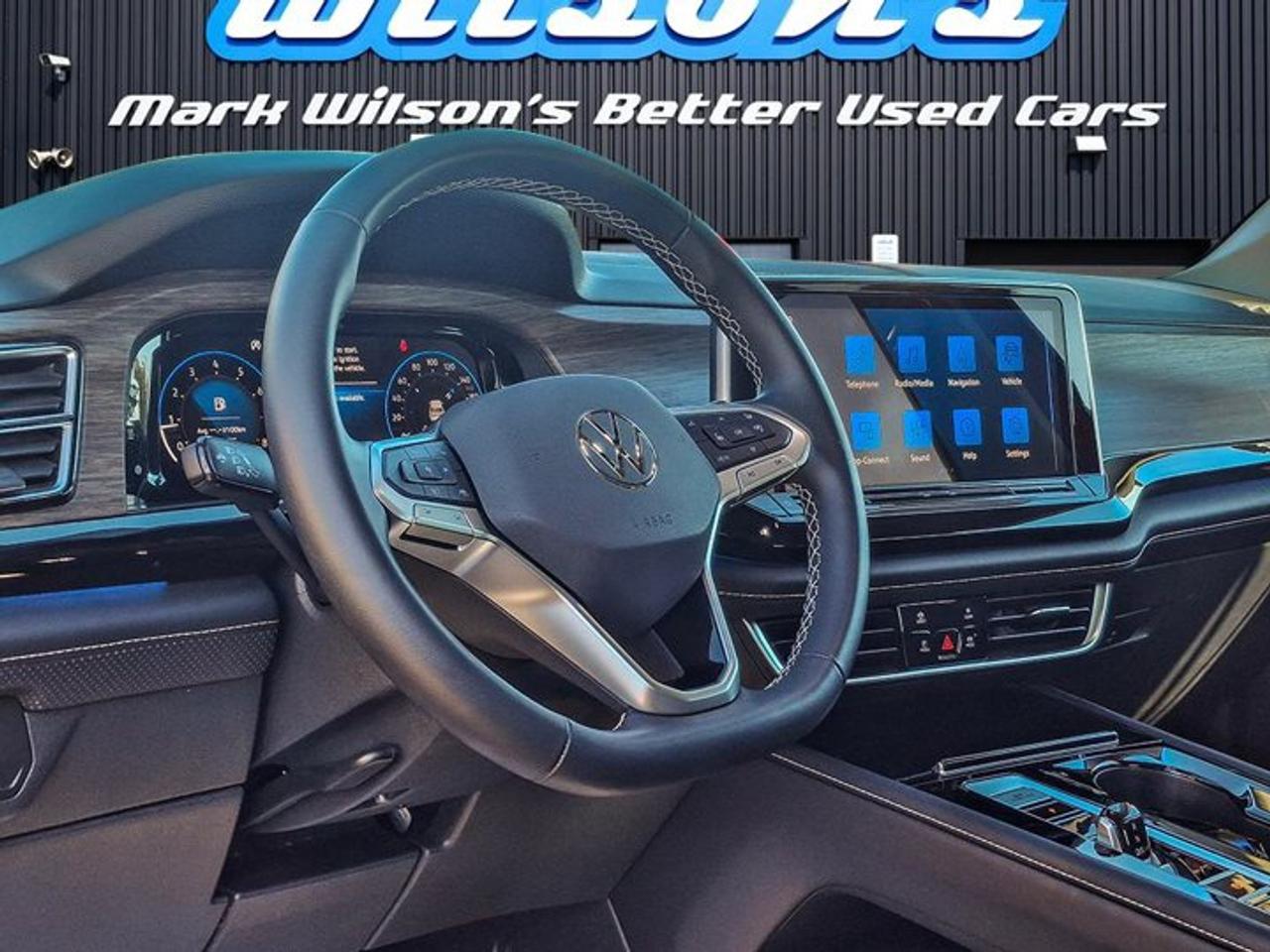2024 Volkswagen Atlas Highline AWD | Leather | Pano Sunroof | Black Alloys | Captain Chairs | Vented Seats | and More ! Photo