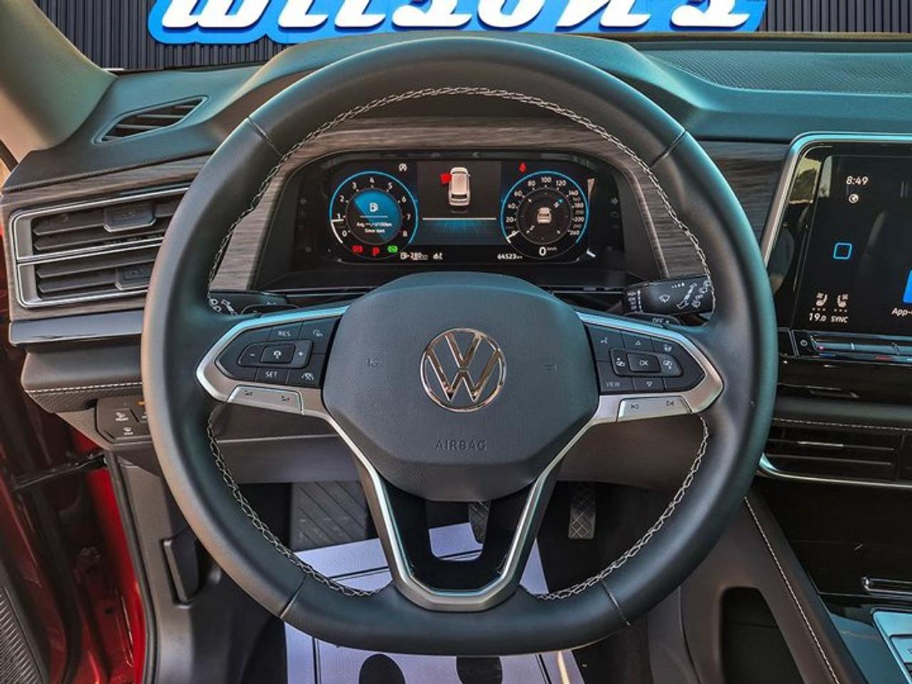 2024 Volkswagen Atlas Highline AWD | Leather | Pano Sunroof | Black Alloys | Captain Chairs | Vented Seats | and More ! Photo