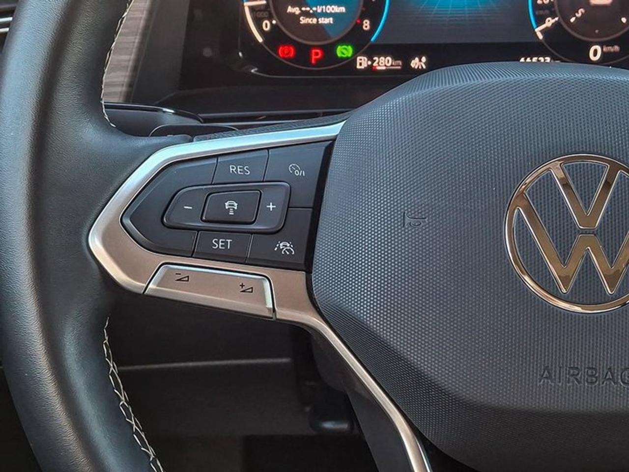 2024 Volkswagen Atlas Highline AWD | Leather | Pano Sunroof | Black Alloys | Captain Chairs | Vented Seats | and More ! Photo