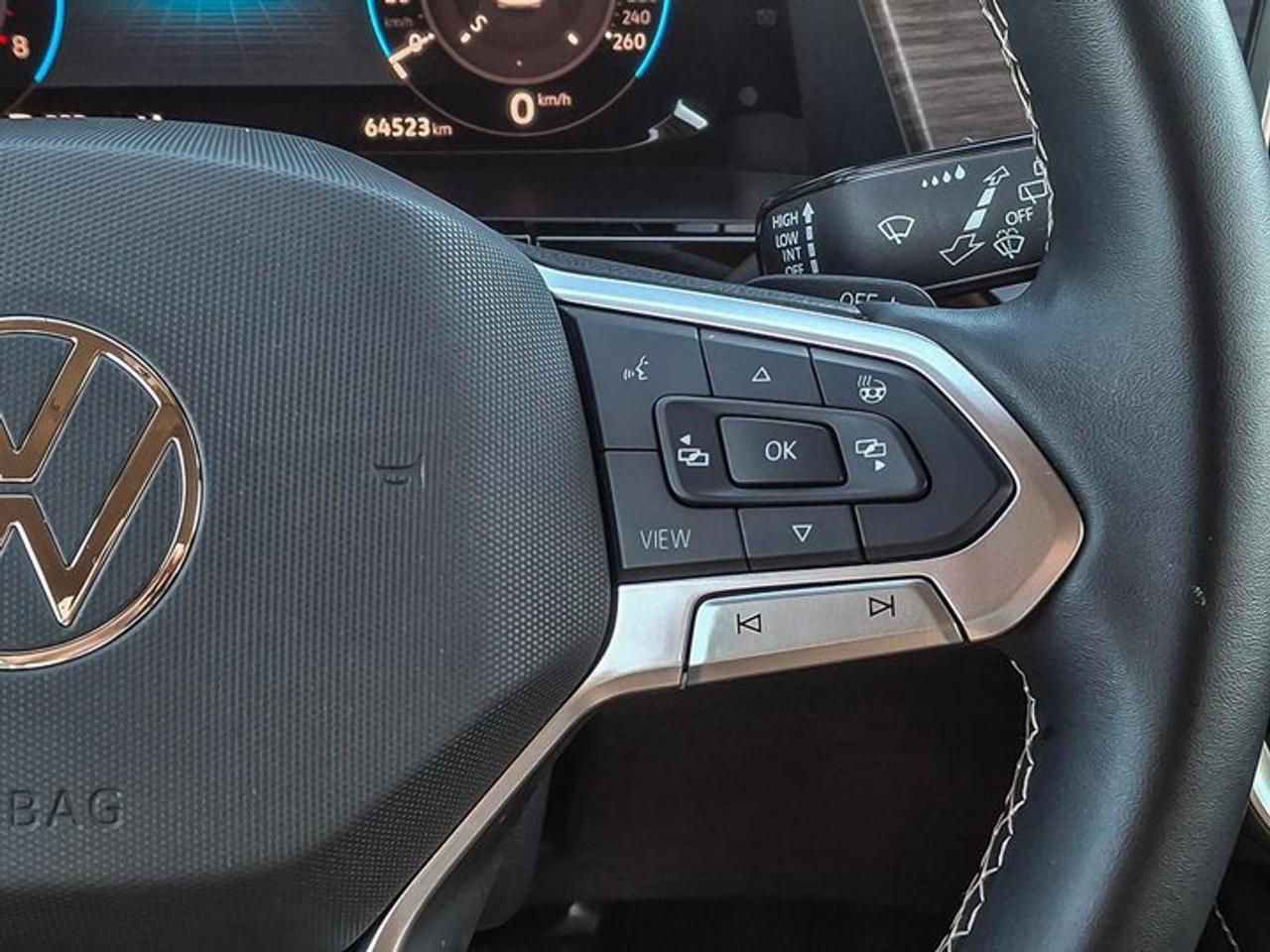 2024 Volkswagen Atlas Highline AWD | Leather | Pano Sunroof | Black Alloys | Captain Chairs | Vented Seats | and More ! Photo