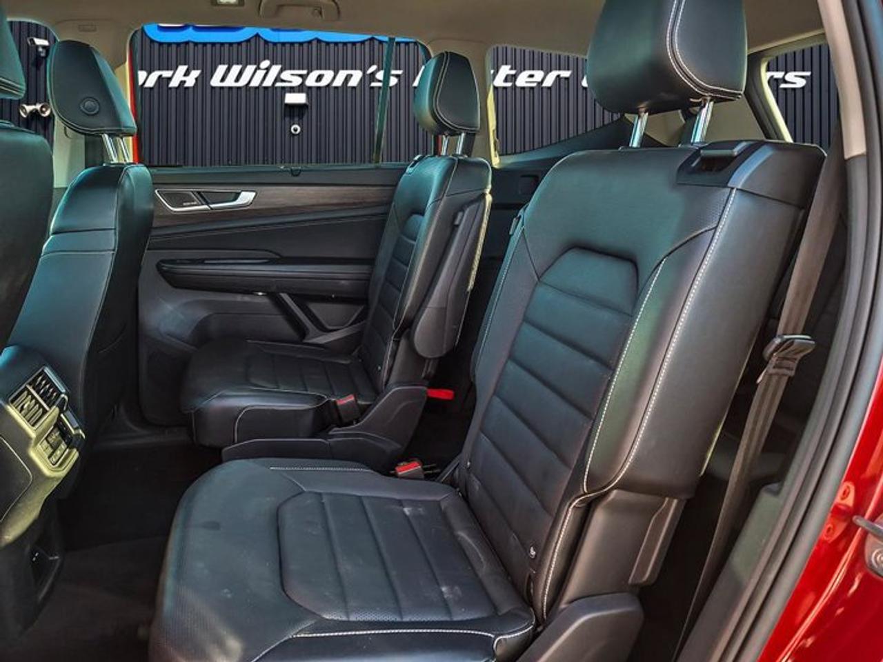 2024 Volkswagen Atlas Highline AWD | Leather | Pano Sunroof | Black Alloys | Captain Chairs | Vented Seats | and More ! Photo