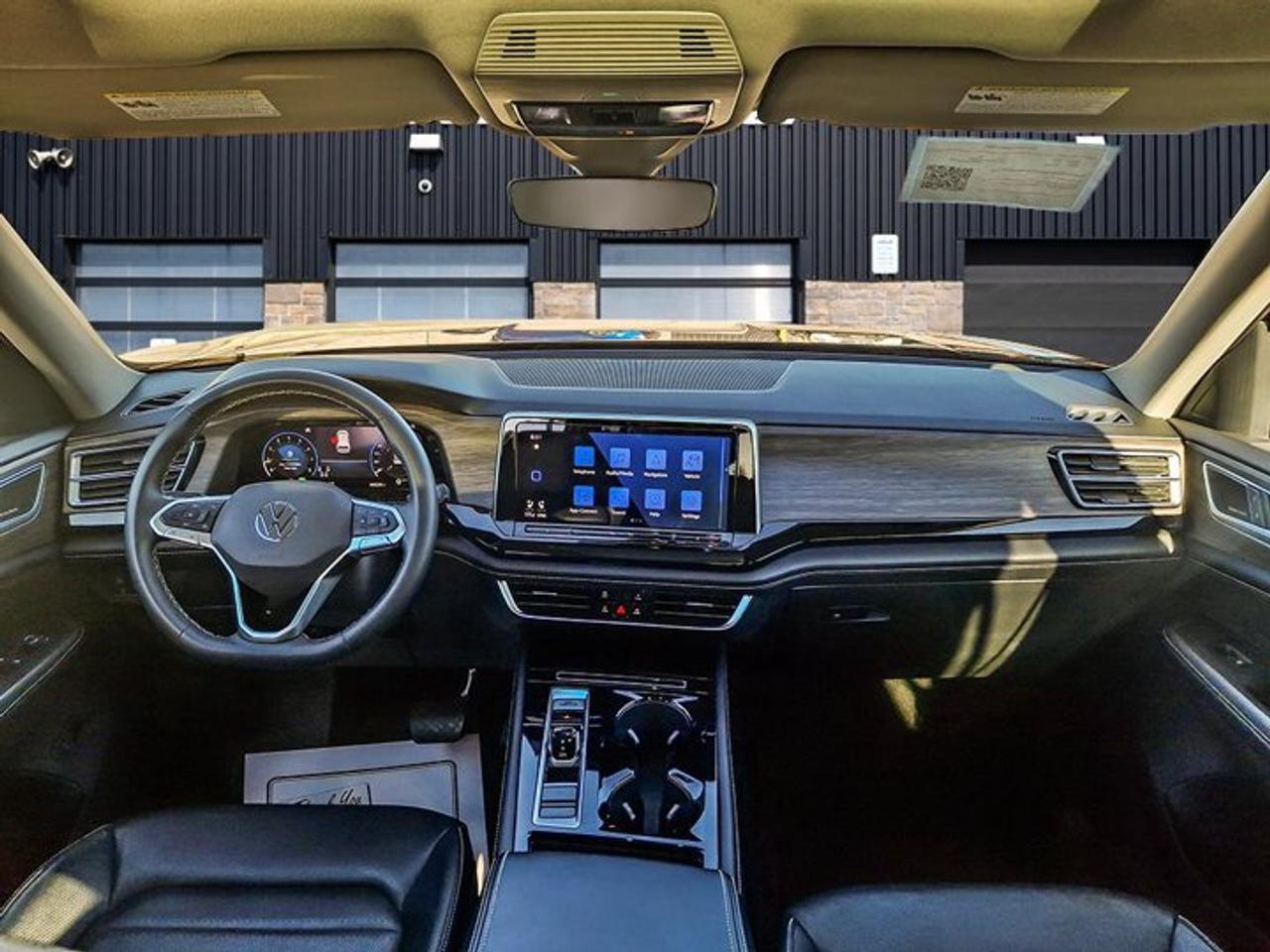 2024 Volkswagen Atlas Highline AWD | Leather | Pano Sunroof | Black Alloys | Captain Chairs | Vented Seats | and More ! Photo