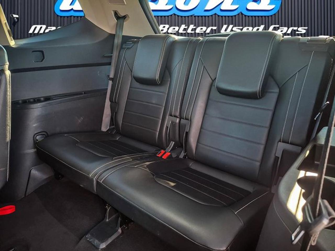 2024 Volkswagen Atlas Highline AWD | Leather | Pano Sunroof | Black Alloys | Captain Chairs | Vented Seats | and More ! Photo