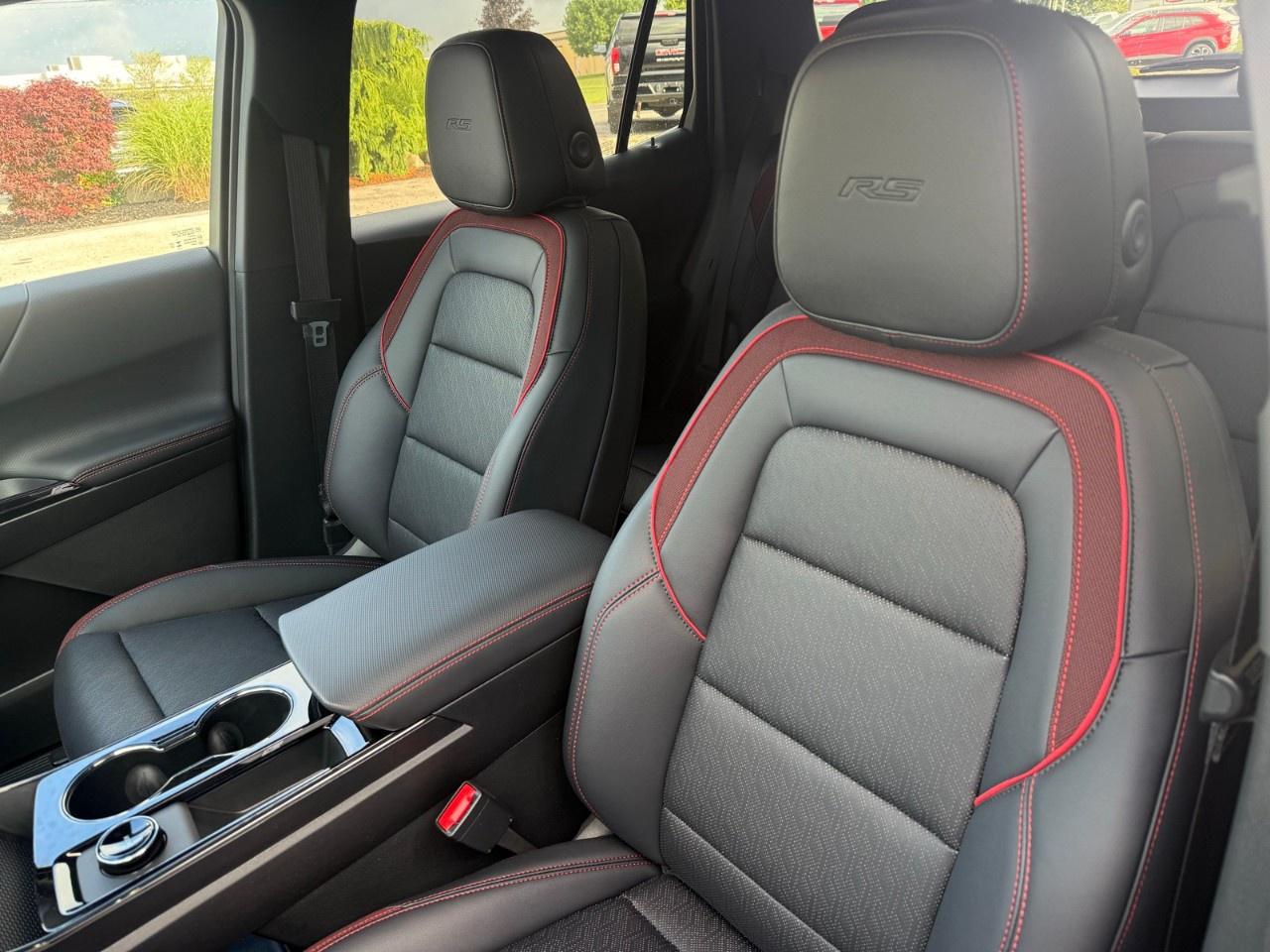 2027 Chevrolet Equinox AWD RS Photo3