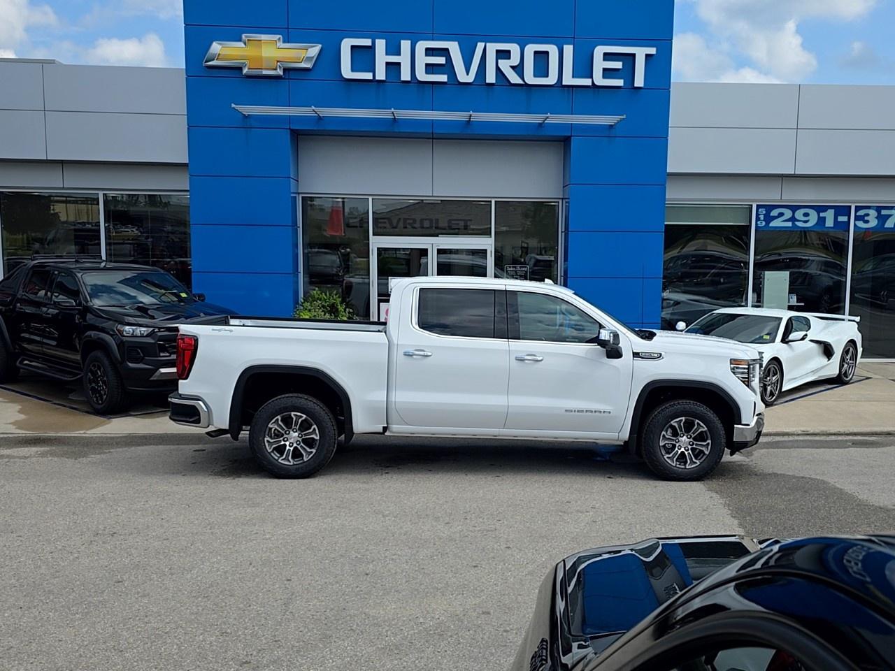 2026 GMC Sierra 1500 Crew Cab Short Box 4-Wheel Drive SLT Photo5