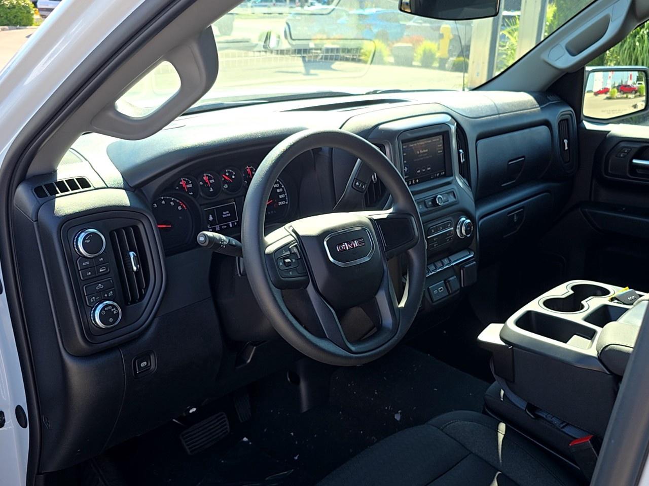 2026 GMC Sierra 1500 Crew Cab Short Box 4-Wheel Drive Pro Photo3