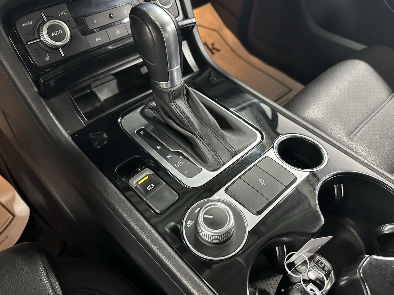 2016 Volkswagen Touareg HIGHLINE Photo26