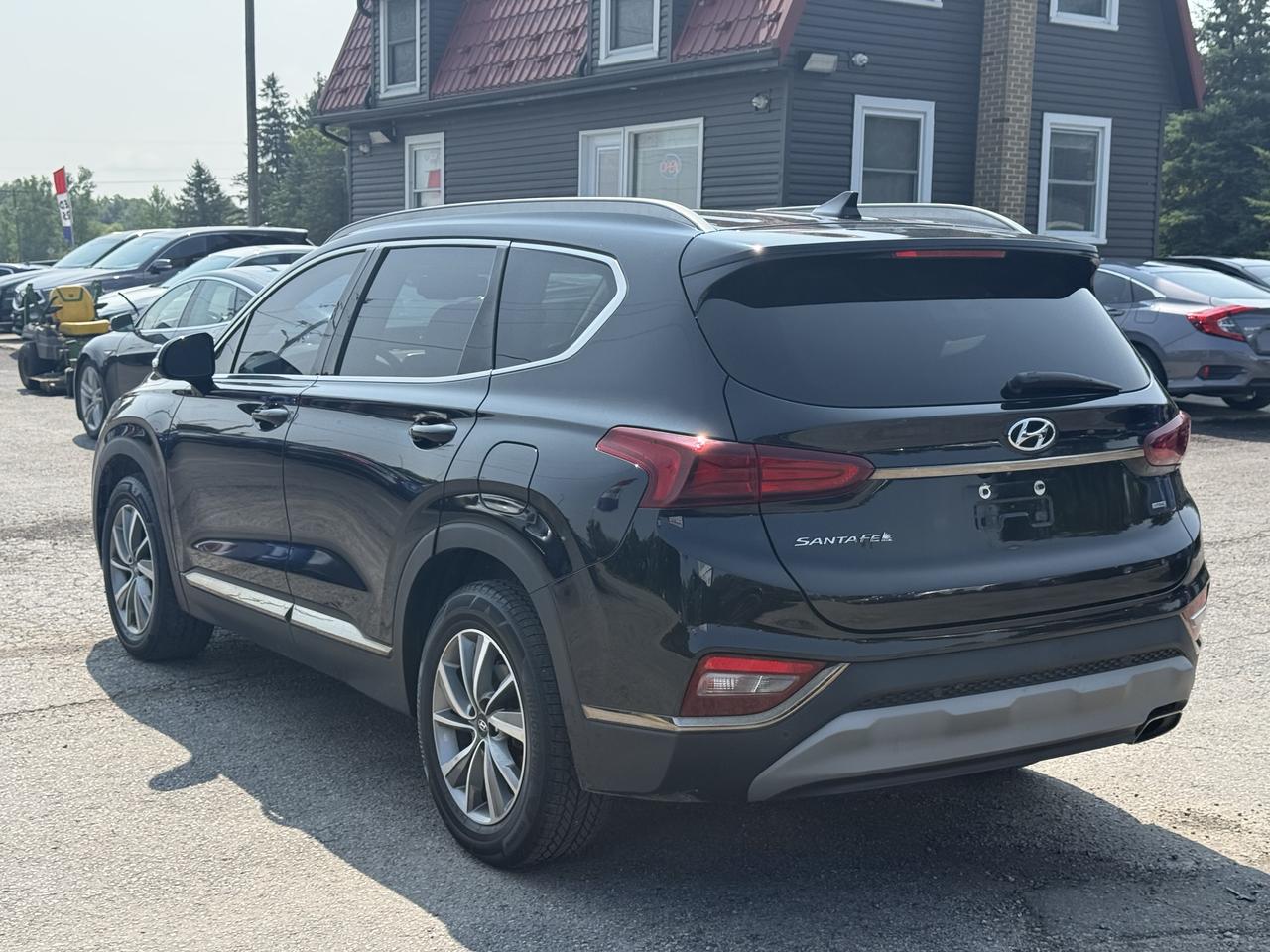 2019 Hyundai Santa Fe 2.4L Preferred AWD w/Dark Chrome Accent Photo