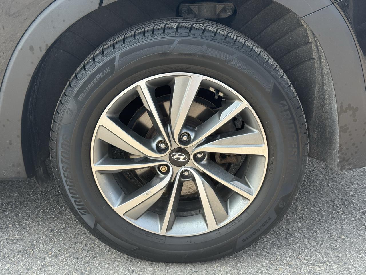 2019 Hyundai Santa Fe 2.4L Preferred AWD w/Dark Chrome Accent Photo