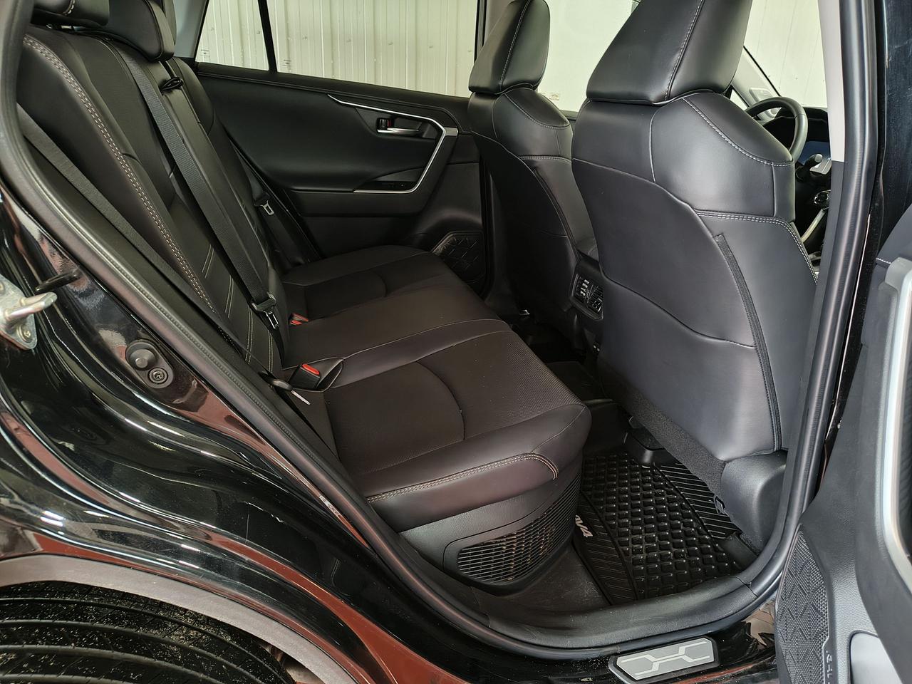 2023 Toyota RAV4 Hybrid Limited Photo0