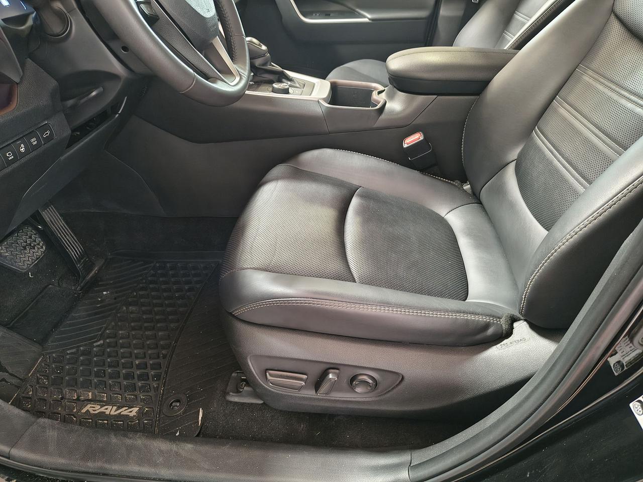 2023 Toyota RAV4 Hybrid Limited Photo0