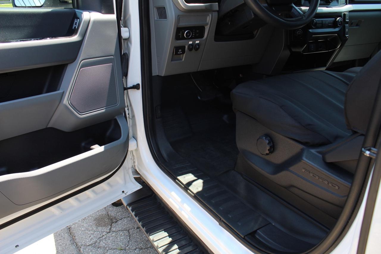 2022 Ford F-150 XLT 4WD Super Crew Tonneau Cover Running Board Bac Photo