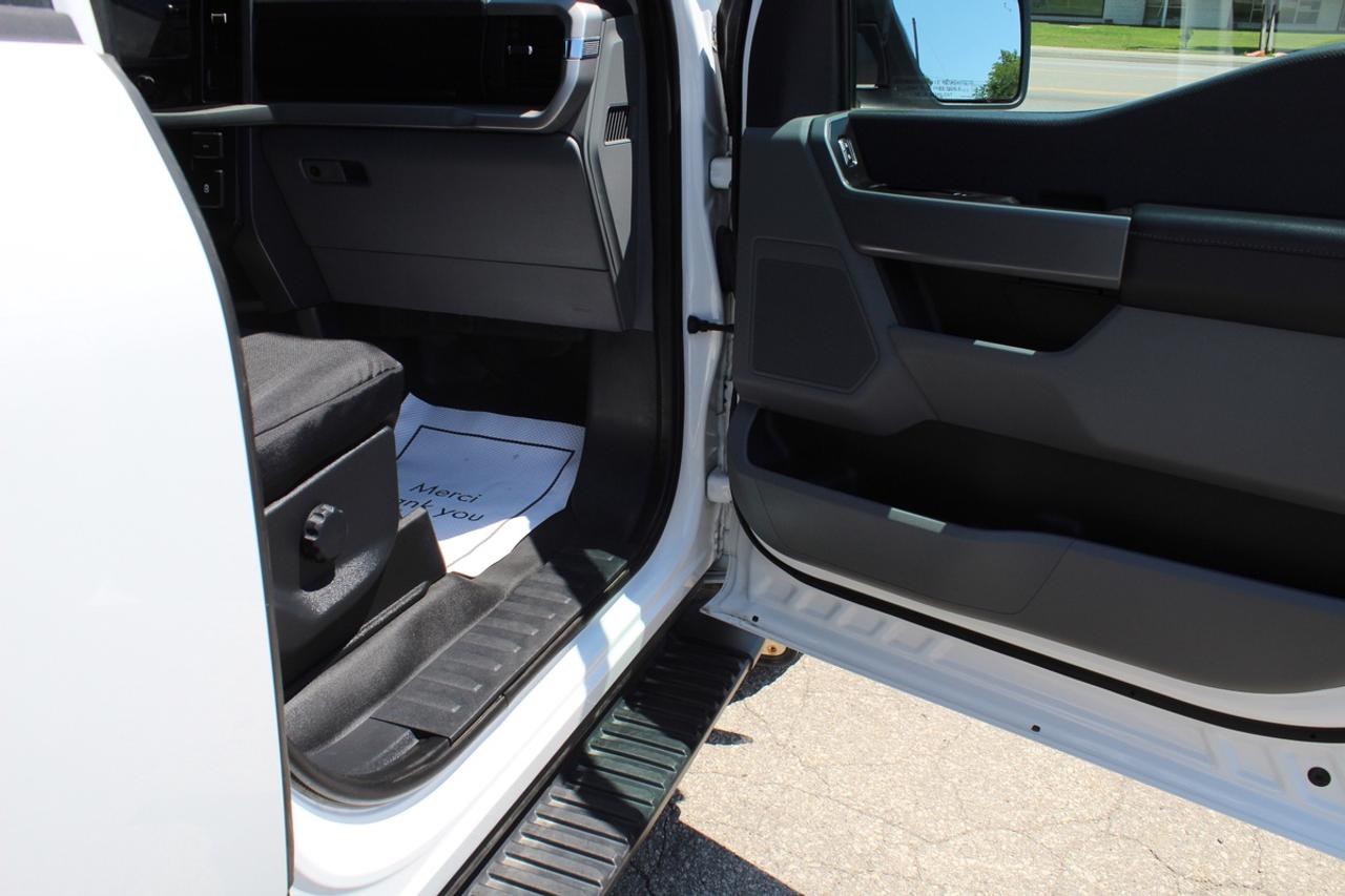 2022 Ford F-150 XLT 4WD Super Crew Tonneau Cover Running Board Bac Photo