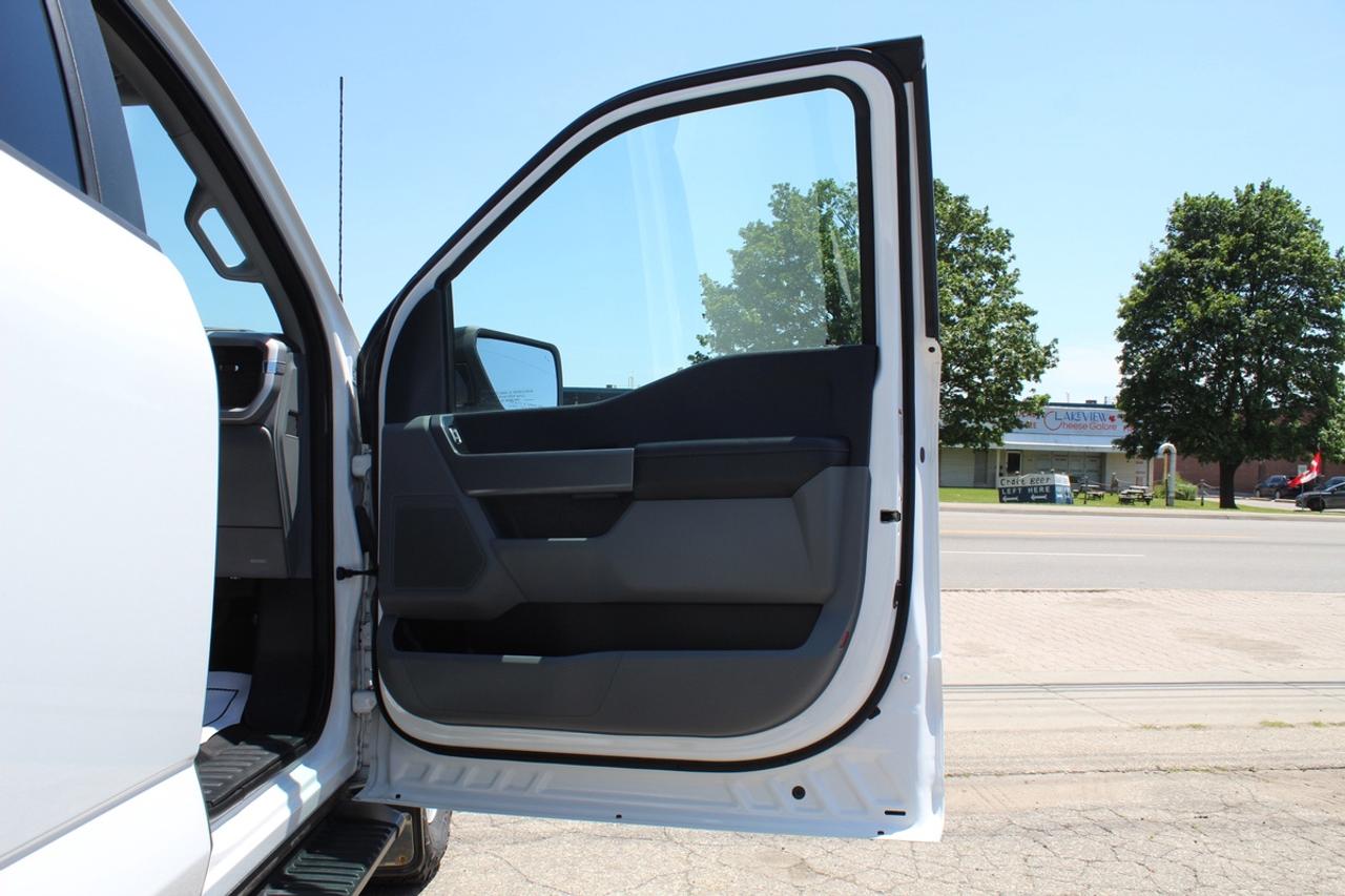 2022 Ford F-150 XLT 4WD Super Crew Tonneau Cover Running Board Bac Photo