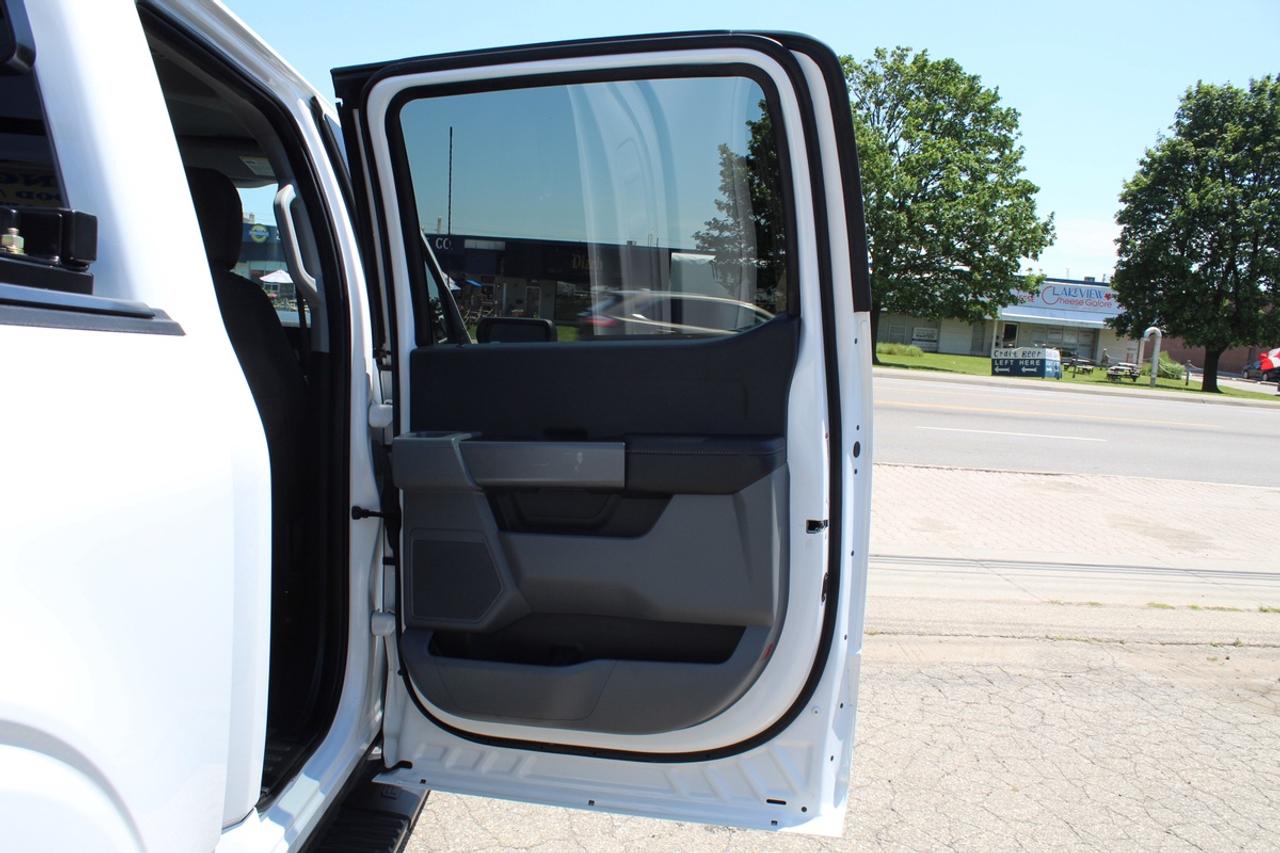 2022 Ford F-150 XLT 4WD Super Crew Tonneau Cover Running Board Bac Photo