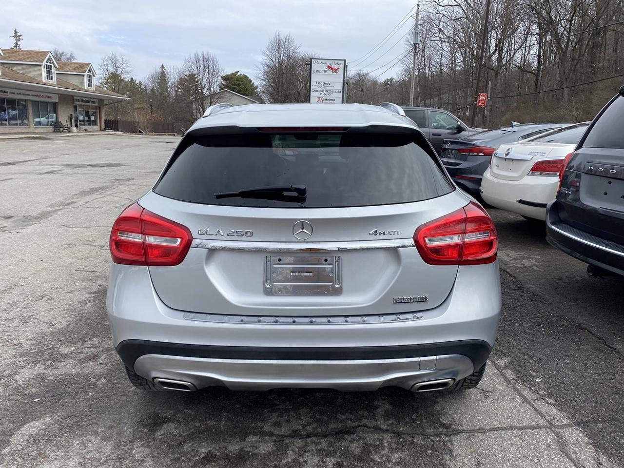 2016 Mercedes-Benz GLA-Class GLA250 4MATIC Photo3