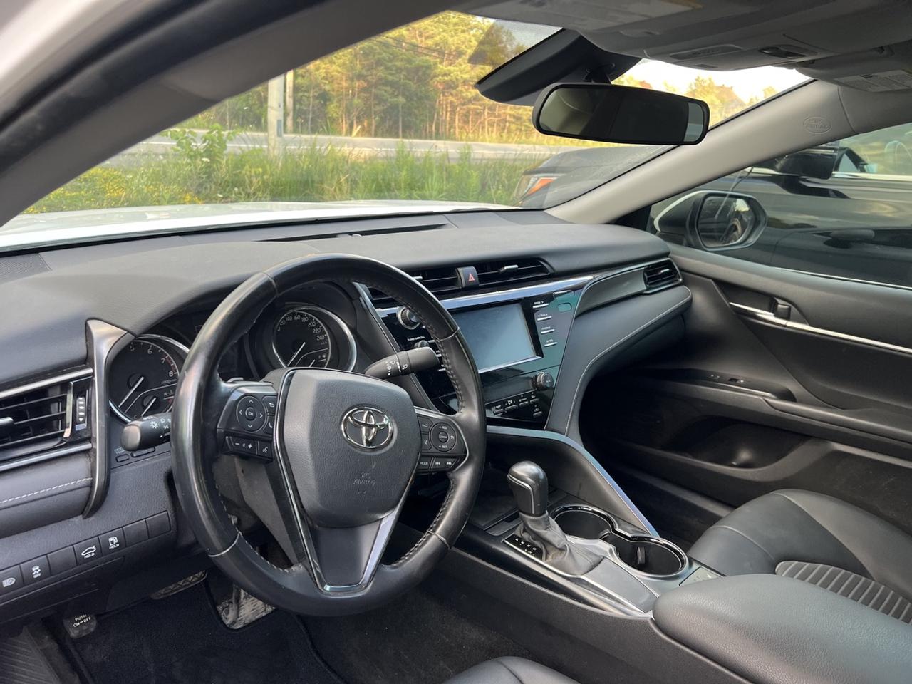 2020 Toyota Camry SE Photo