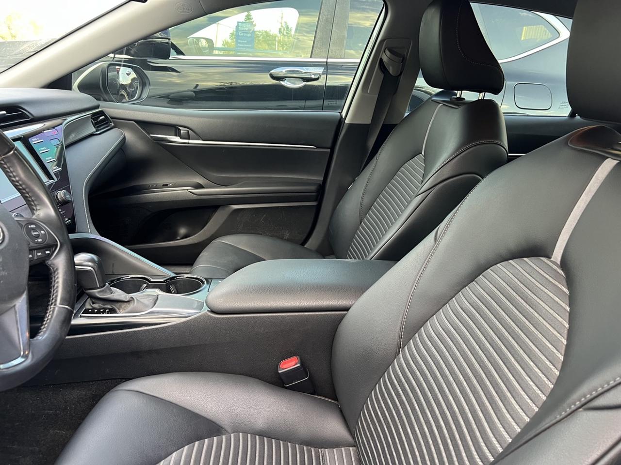 2020 Toyota Camry SE Photo
