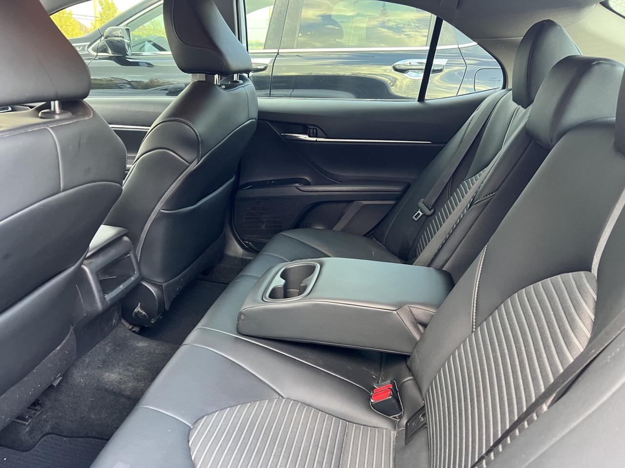 2020 Toyota Camry SE Photo