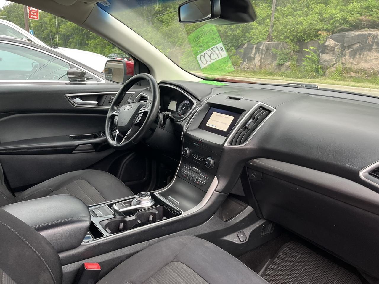 2019 Ford Edge SEL Photo