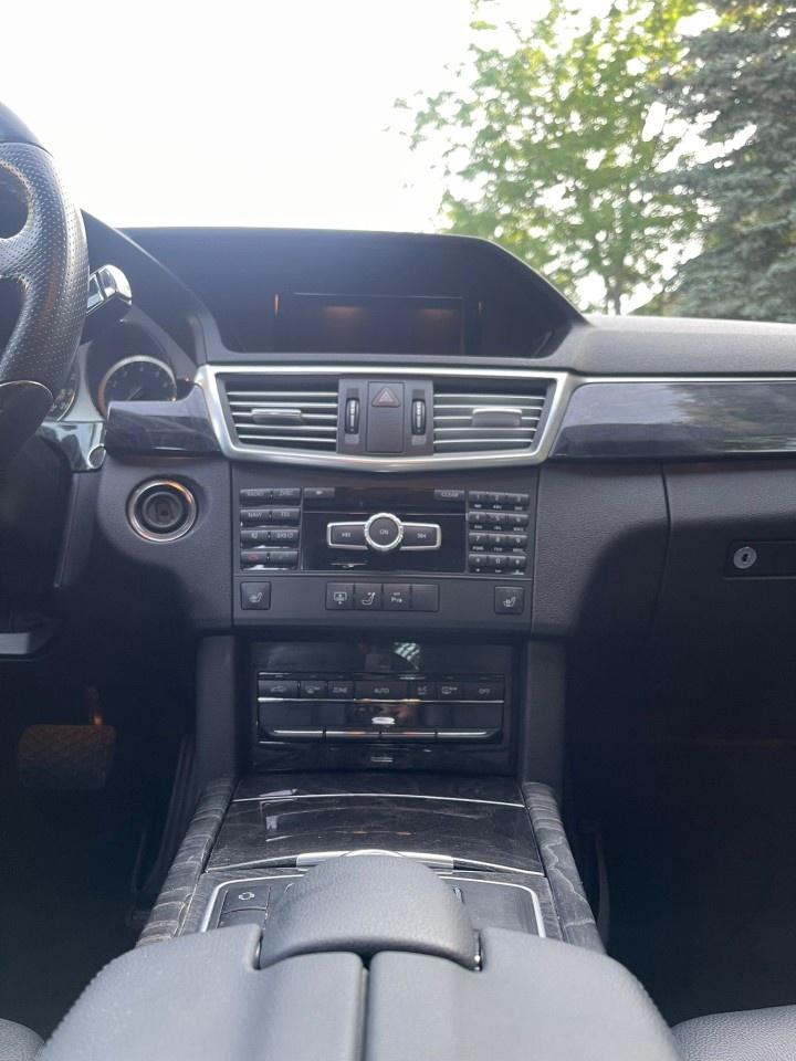 2013 Mercedes-Benz E-Class E 300 4MATIC Sedan Photo