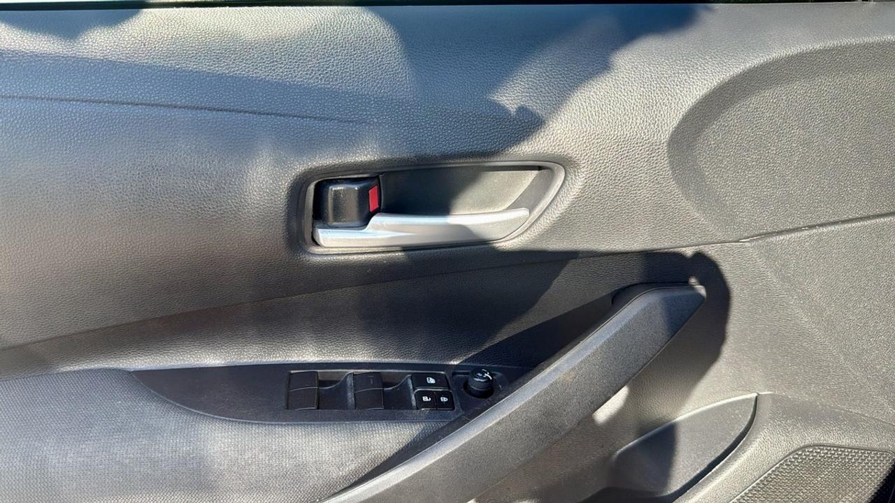 2021 Toyota Corolla LE Photo