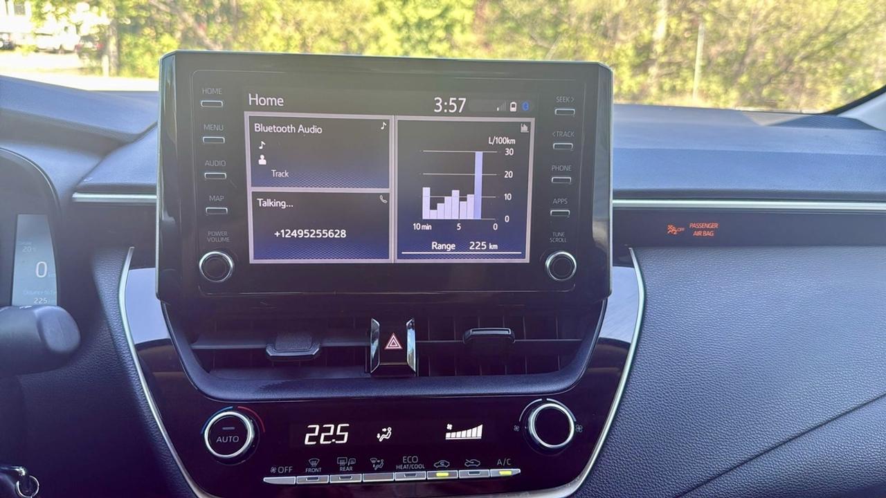 2021 Toyota Corolla LE Photo