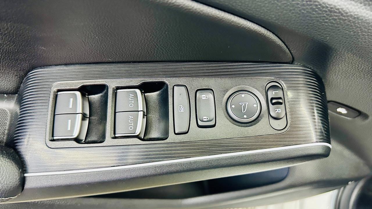2025 Honda Civic Hybrid Sport Touring Photo