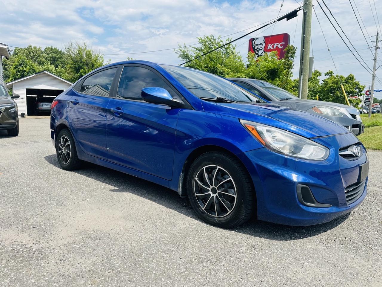 2012 Hyundai Accent GLS Photo2