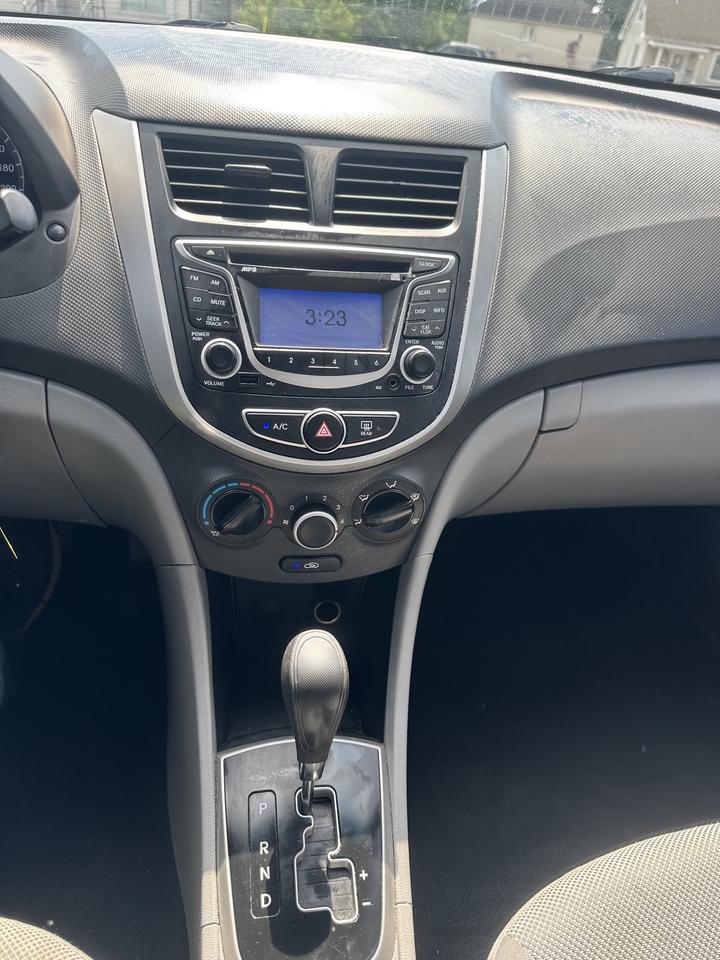 2012 Hyundai Accent GLS Photo