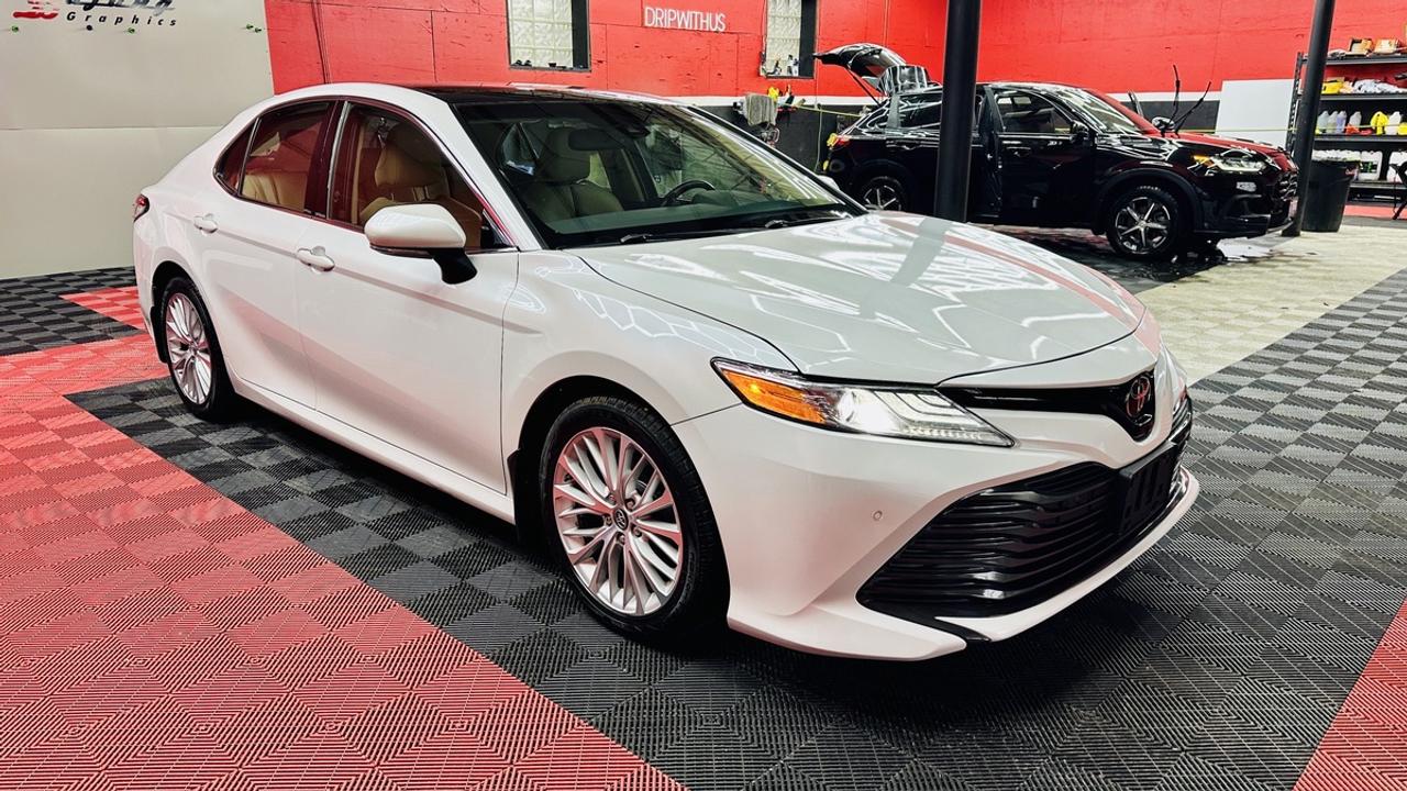 2018 Toyota Camry XLE Photo2